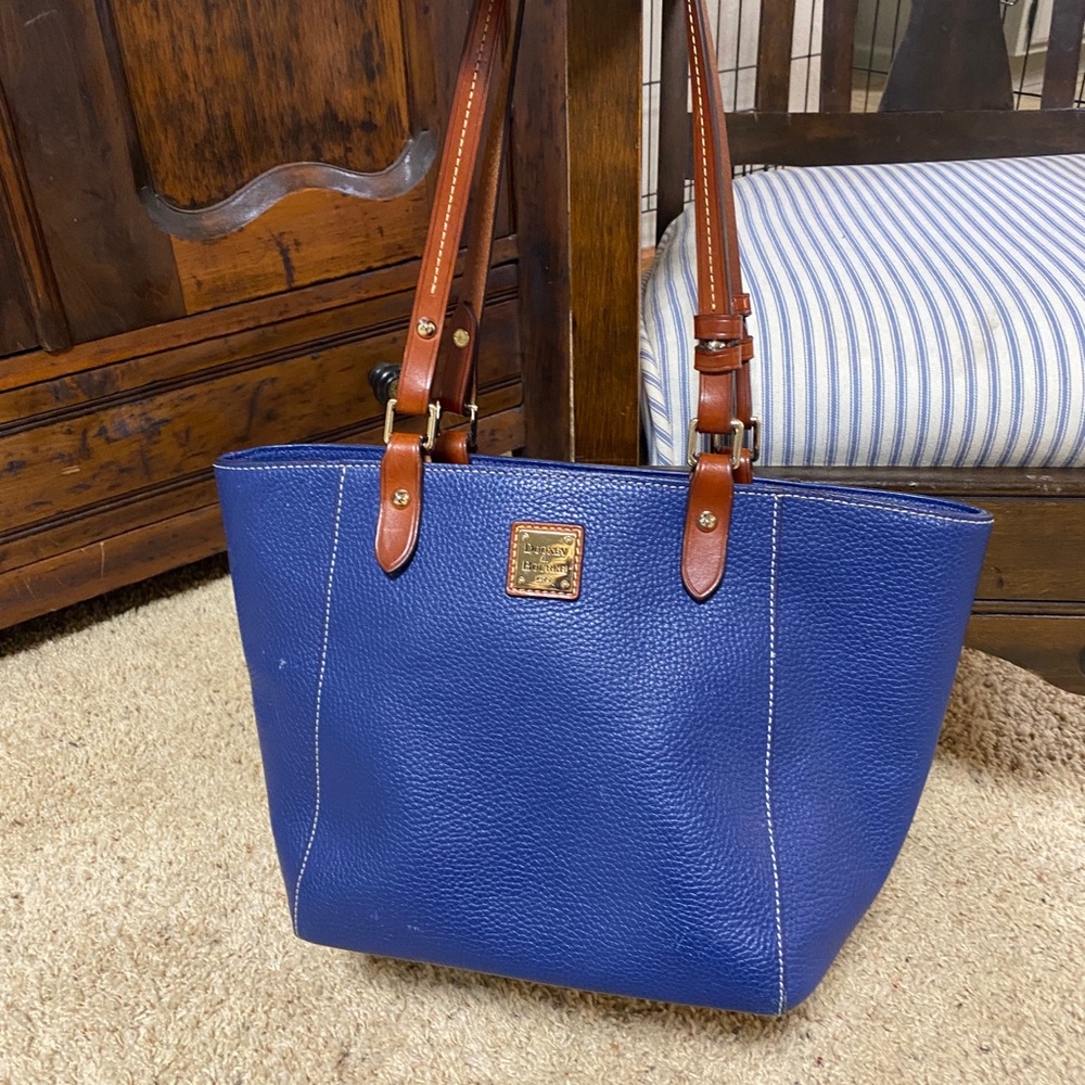 Dooney & Bourke purse.